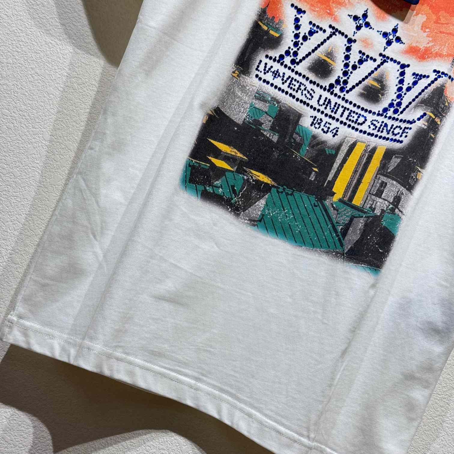 Louis Vuitton Embellished Graphic Cotton T-Shirt   1AHCKN - DopestKickz