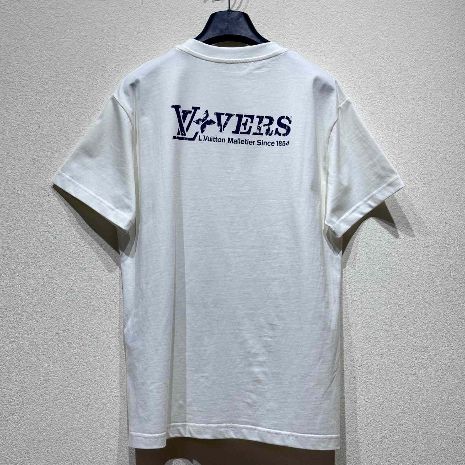Louis Vuitton Embellished Graphic Cotton T-Shirt   1AHCKN - DopestKickz