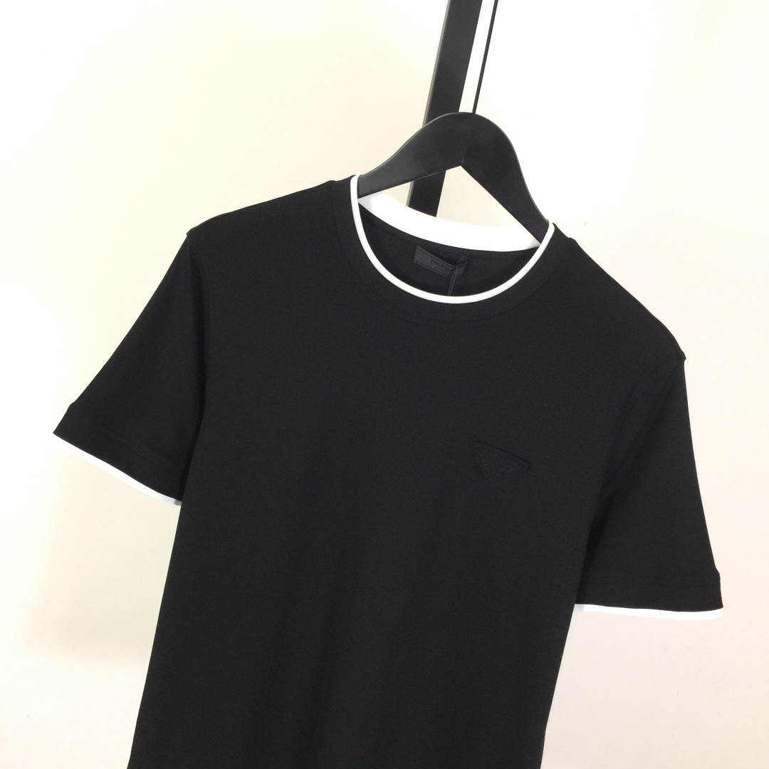 Prada Logo T-Shirt - DopestKickz