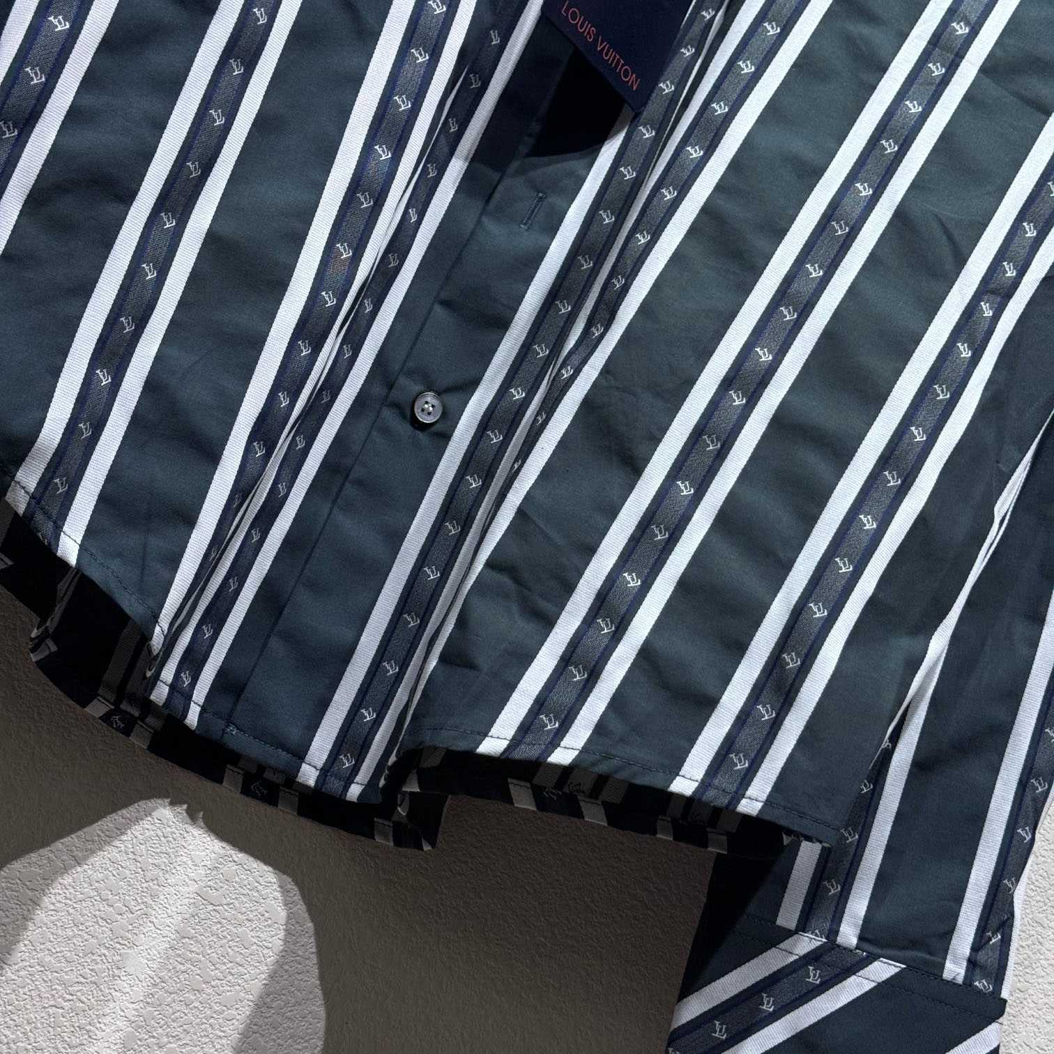 Louis Vuitton Long-Sleeved Silk Shirt   1AGJNS - DopestKickz