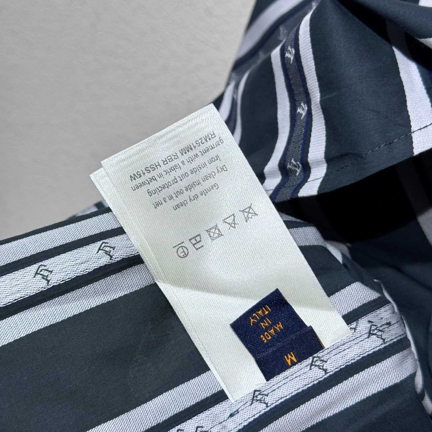 Louis Vuitton Long-Sleeved Silk Shirt   1AGJNS - DopestKickz