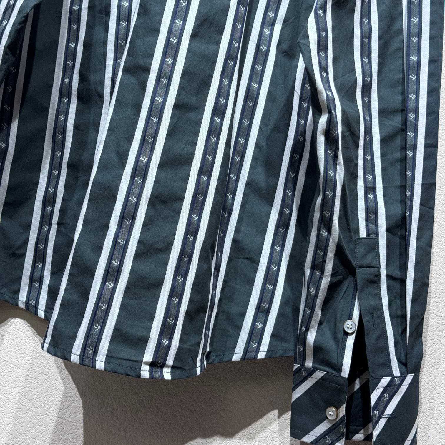 Louis Vuitton Long-Sleeved Silk Shirt   1AGJNS - DopestKickz