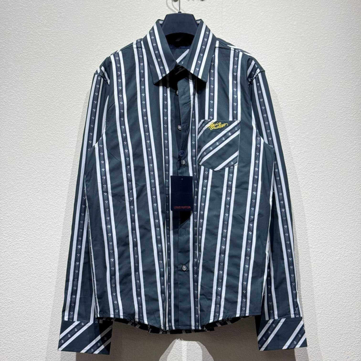 Louis Vuitton Long-Sleeved Silk Shirt   1AGJNS - DopestKickz