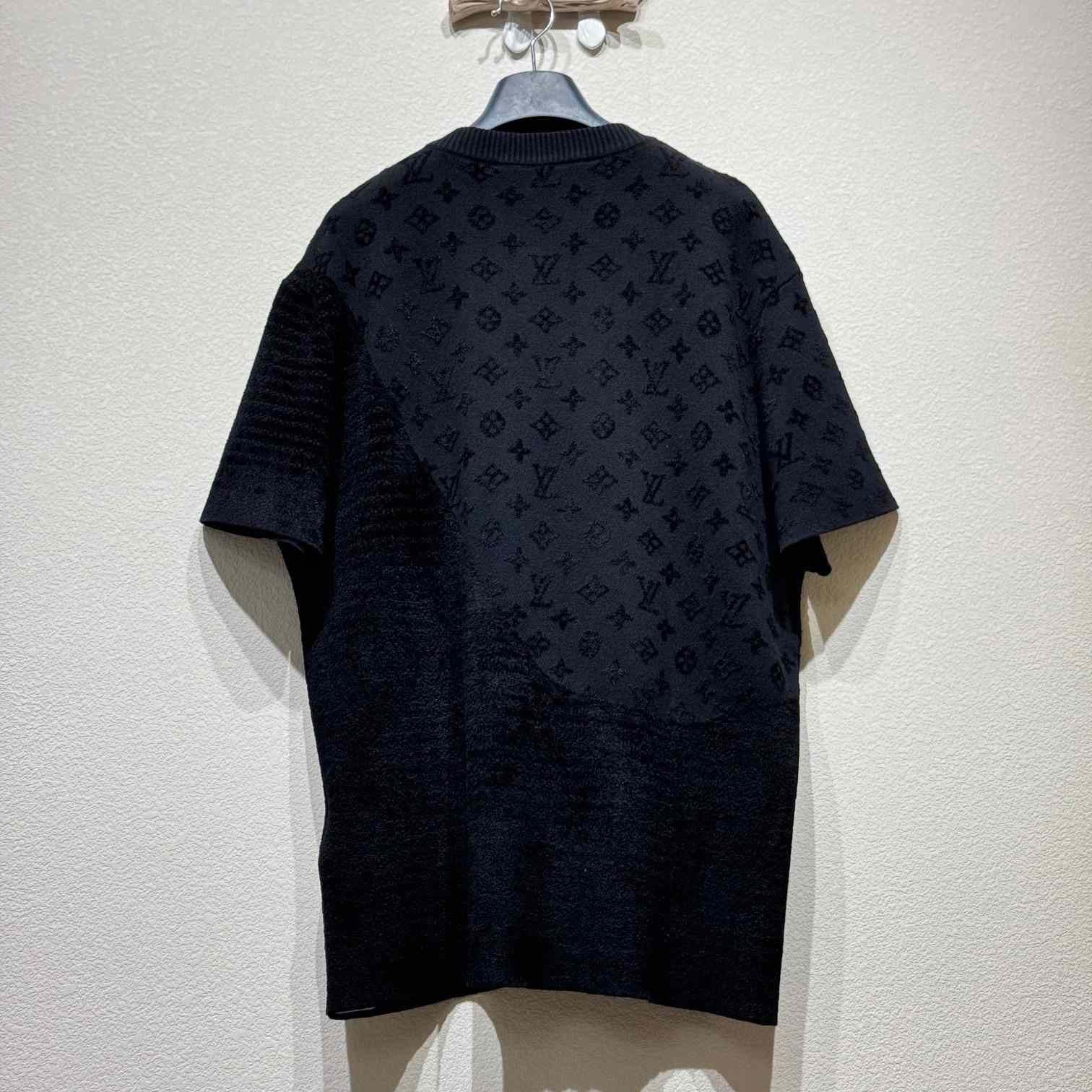 Louis Vuitton Graphic Jacquard Short-Sleeved Crewneck   1AHCMV - DopestKickz