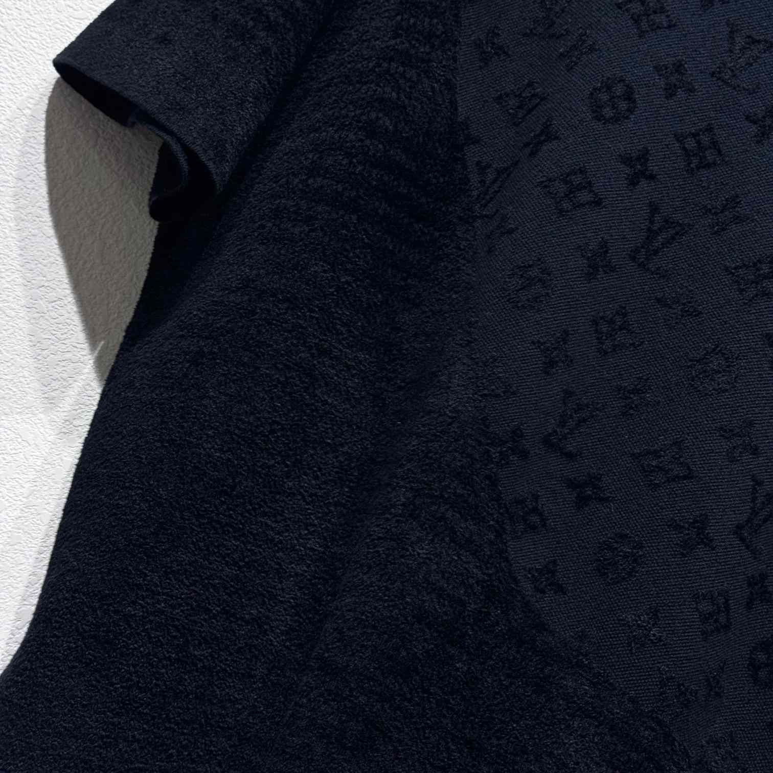 Louis Vuitton Graphic Jacquard Short-Sleeved Crewneck   1AHCMV - DopestKickz
