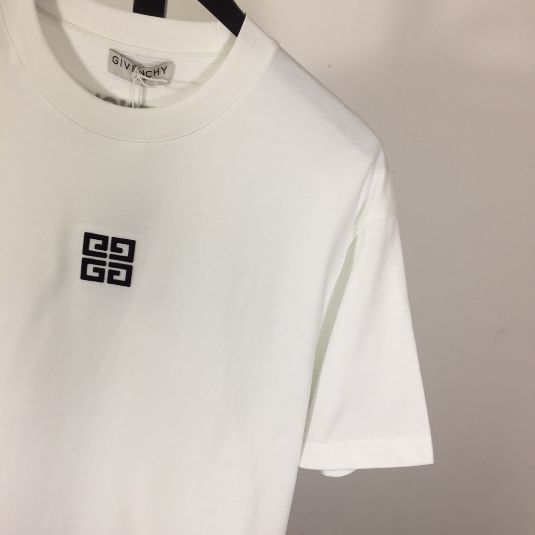 Givenchy 4G T-shirt In Cotton - DopestKickz