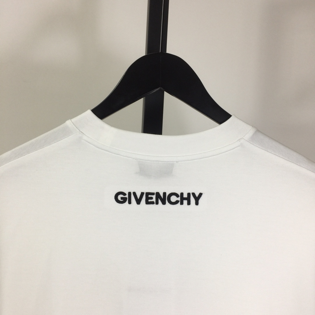 Givenchy 4G T-shirt In Cotton - DopestKickz