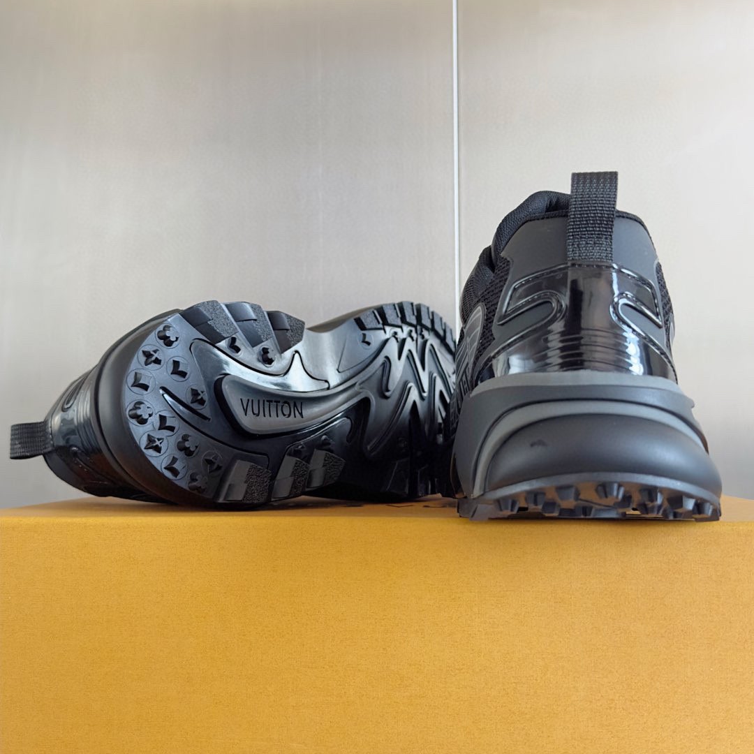 Louis Vuitton LV Runner Tatic Sneaker   1ADGZW - DopestKickz