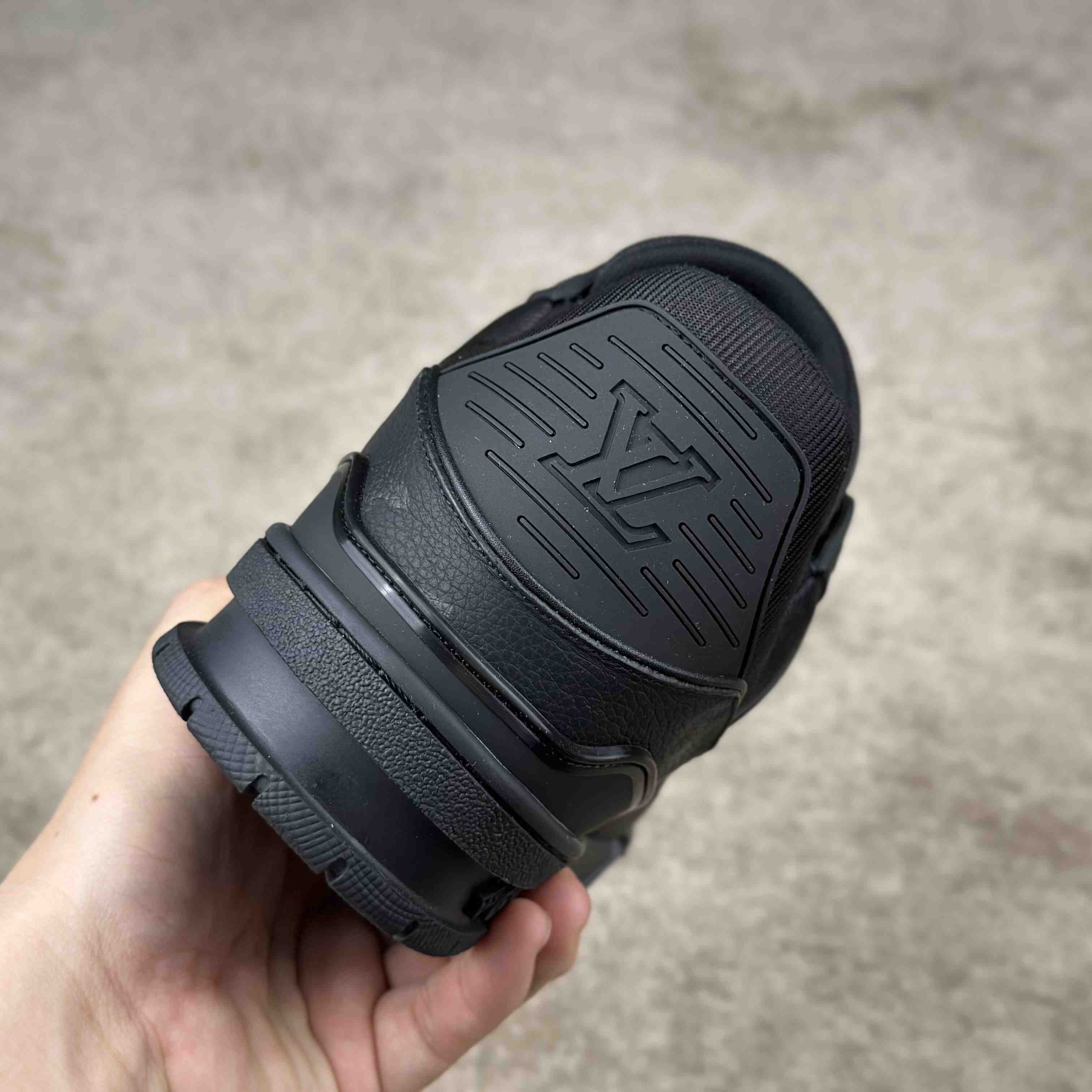 Louis Vuitton LV Trainer Sneaker       1AHDBU - DopestKickz
