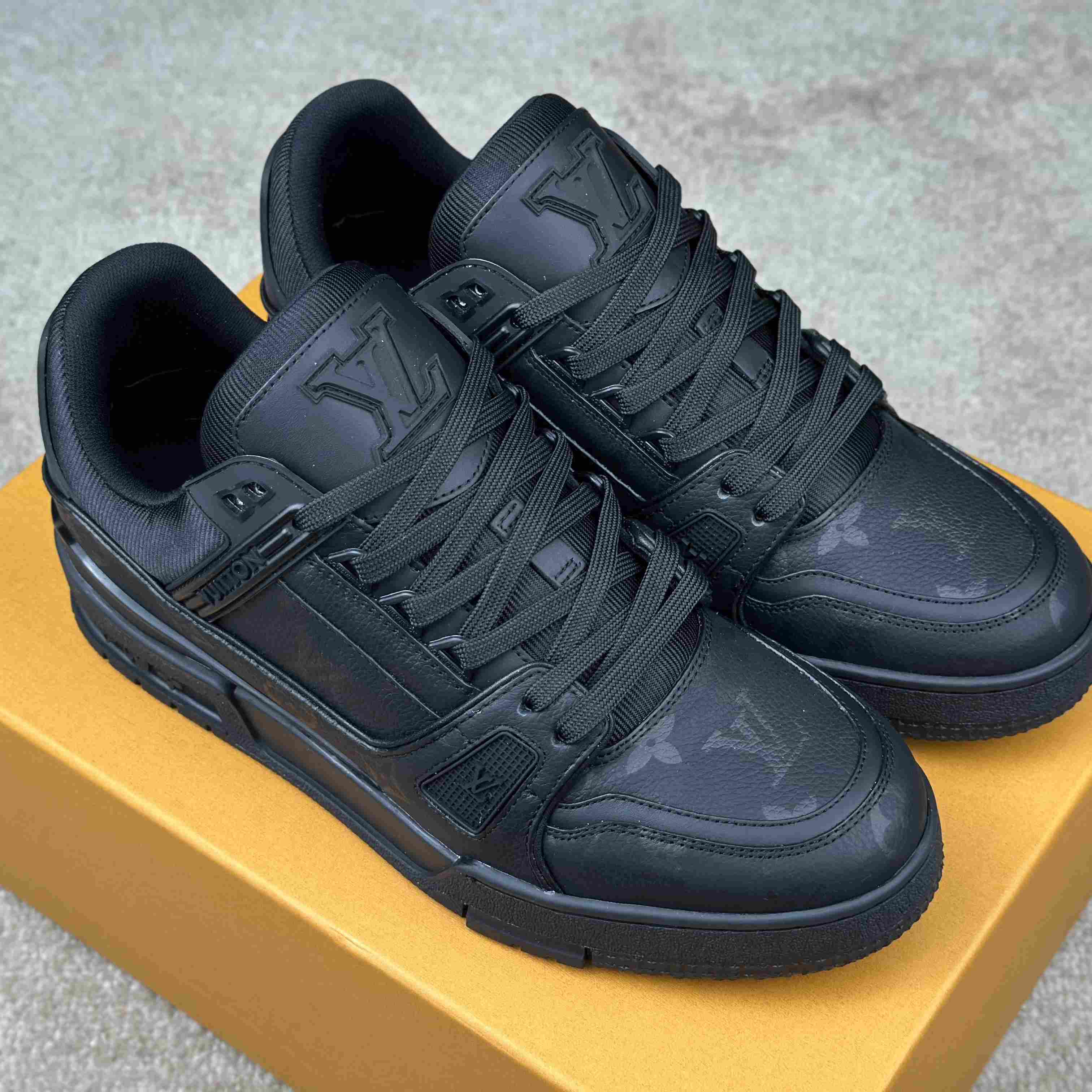 Louis Vuitton LV Trainer Sneaker       1AHDBU - DopestKickz
