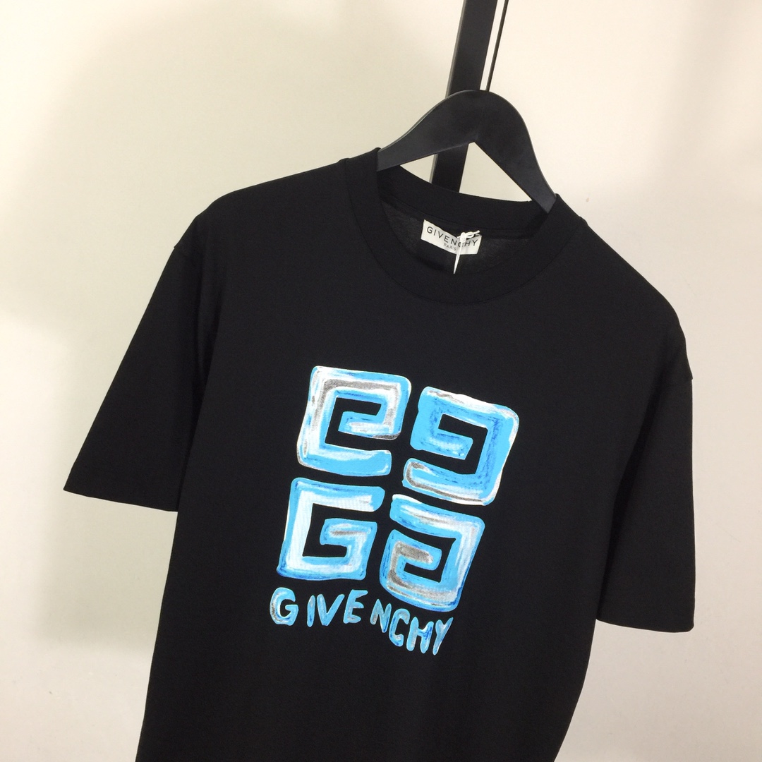Givenchy 4G T-shirt In Cotton - DopestKickz