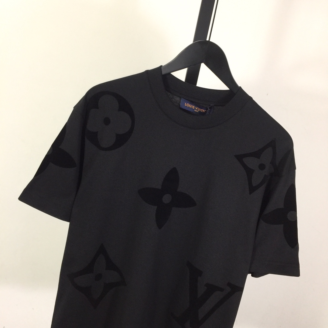 Louis Vuitton Monogram Cotton T-Shirt   1AFYF0 - DopestKickz