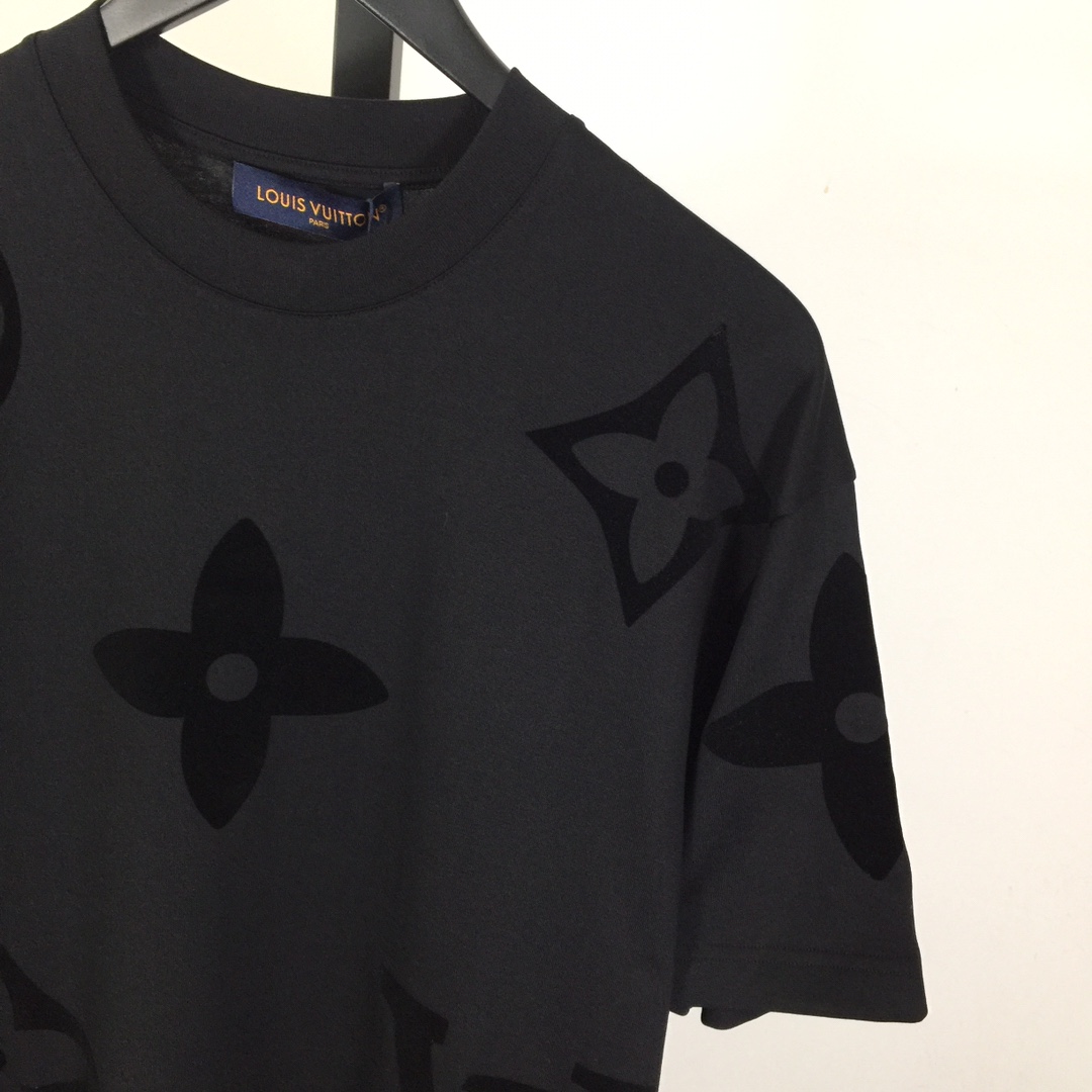 Louis Vuitton Monogram Cotton T-Shirt   1AFYF0 - DopestKickz