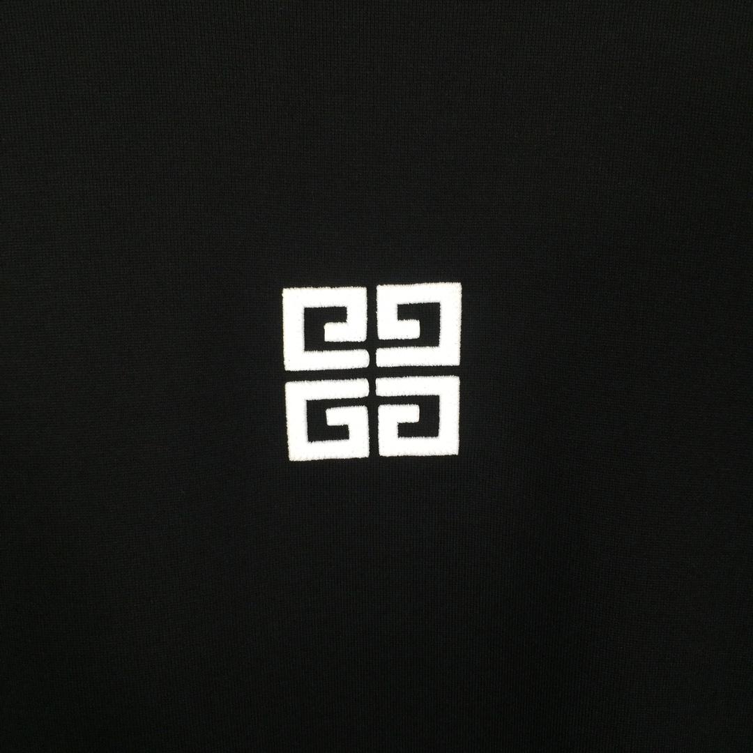 Givenchy 4G T-shirt In Cotton - DopestKickz