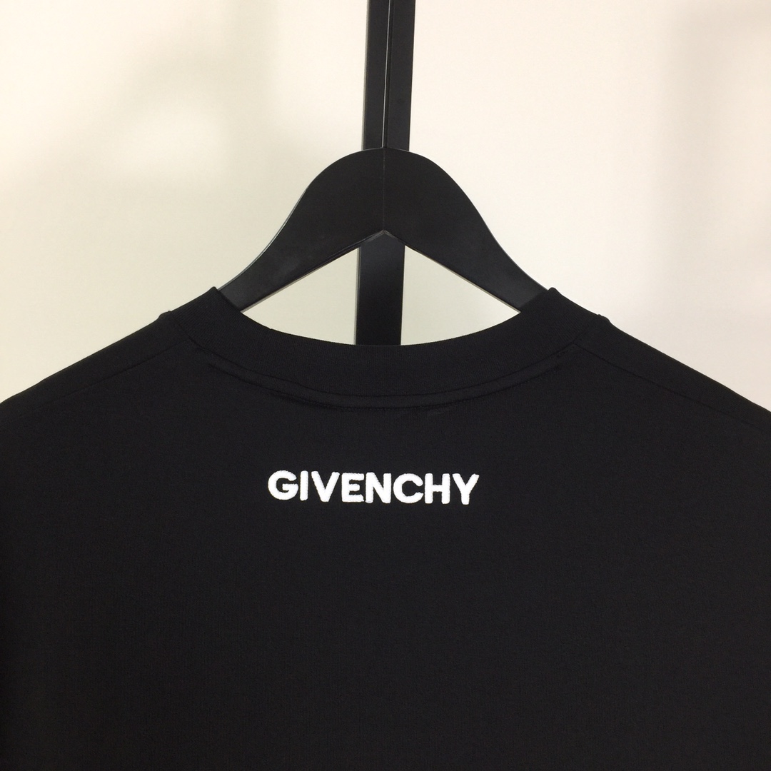 Givenchy 4G T-shirt In Cotton - DopestKickz