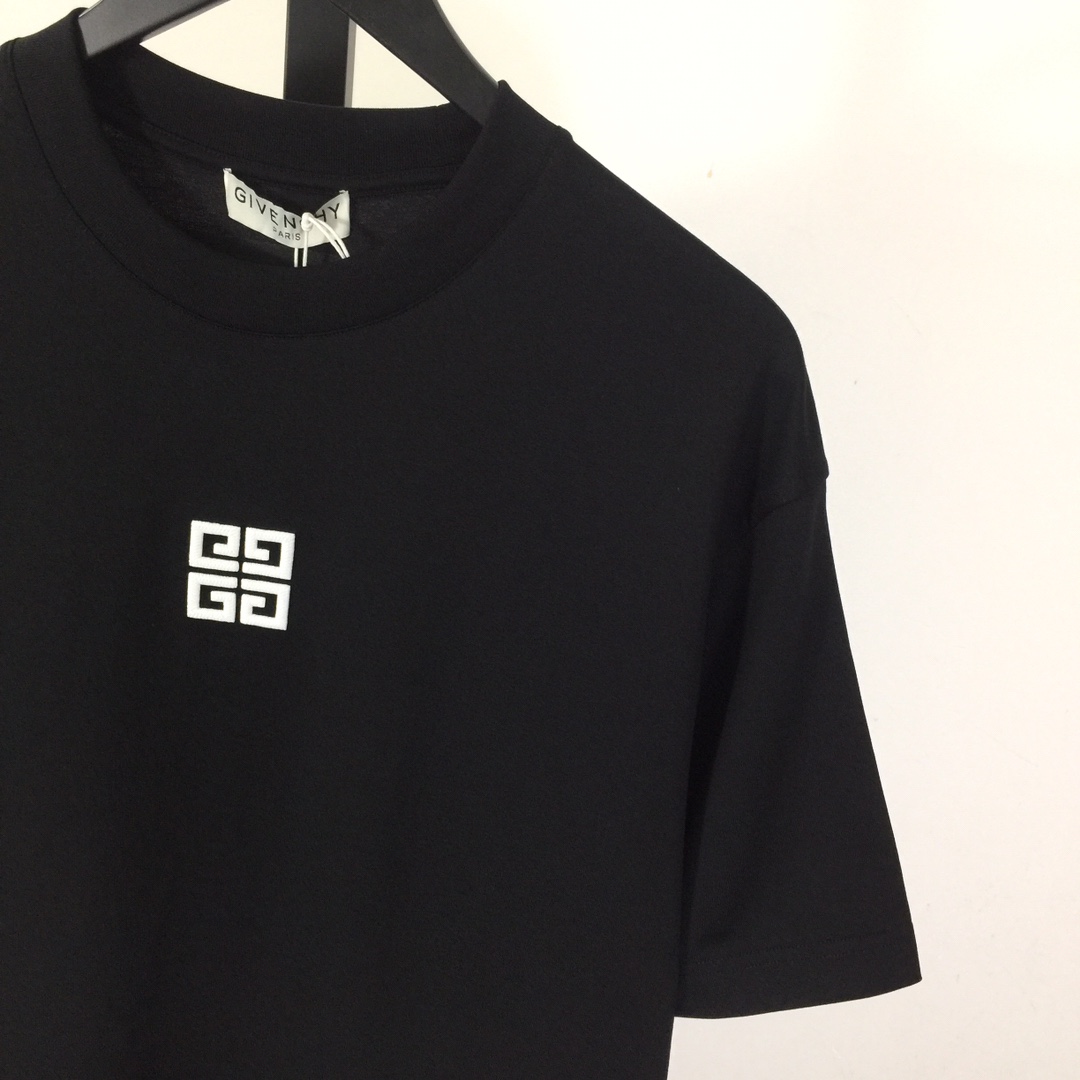 Givenchy 4G T-shirt In Cotton - DopestKickz