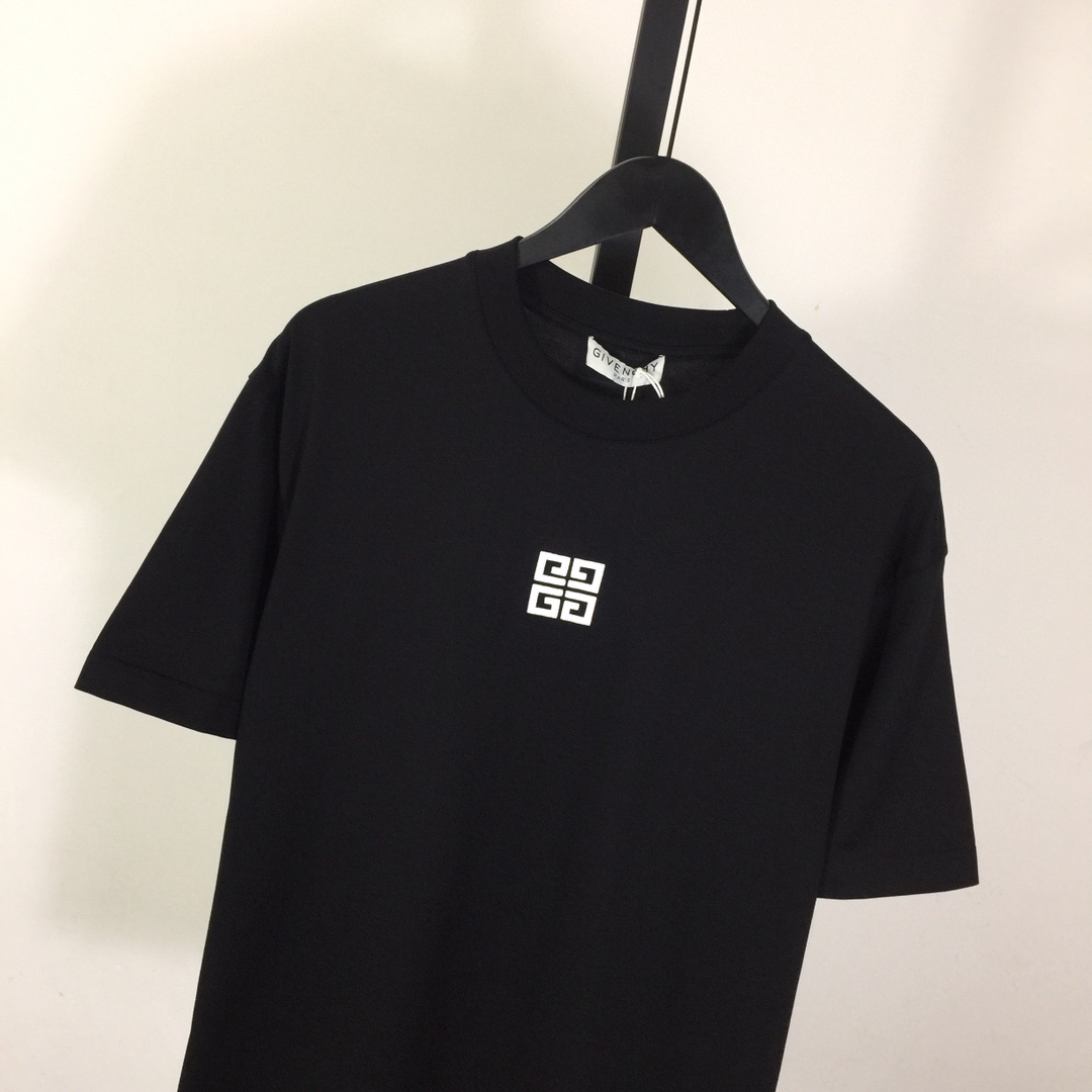 Givenchy 4G T-shirt In Cotton - DopestKickz
