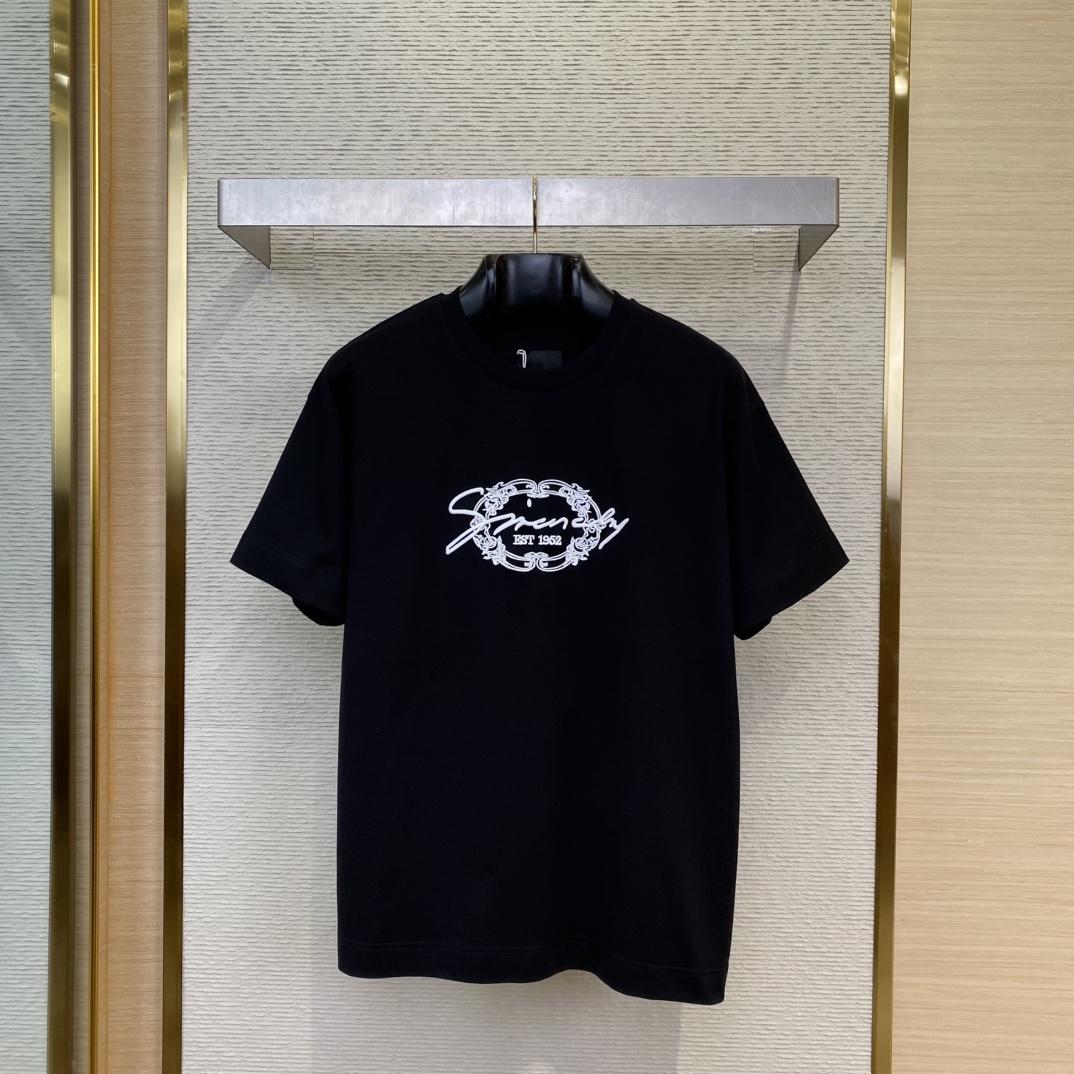 Givenchy T-shirt In Cotton With GIVENCHY Medallion - DopestKickz