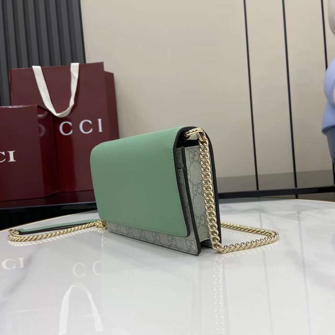 Gucci GG Emblem Wallet On Chain - DopestKickz