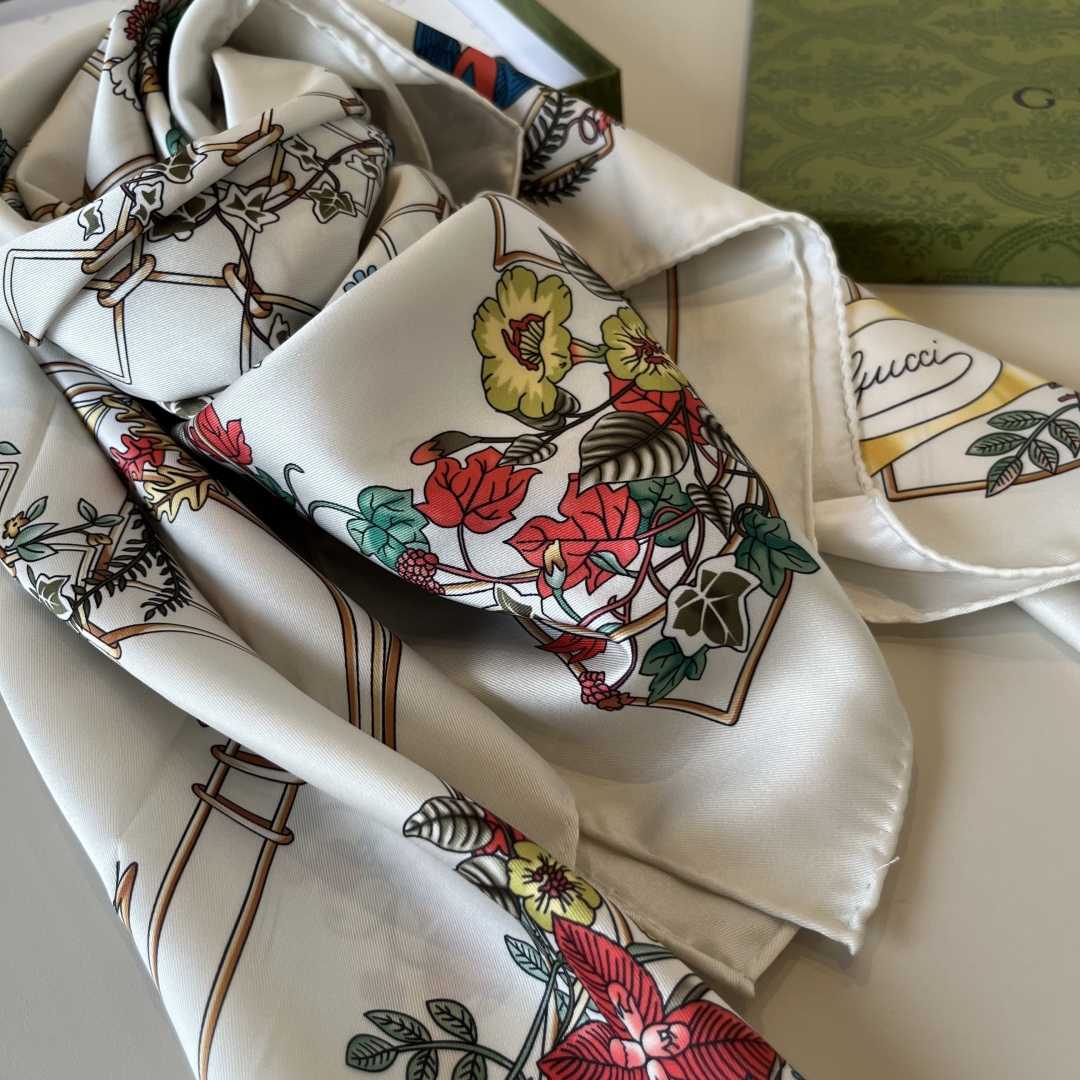 Gucci Printed Silk Twill Carré - DopestKickz