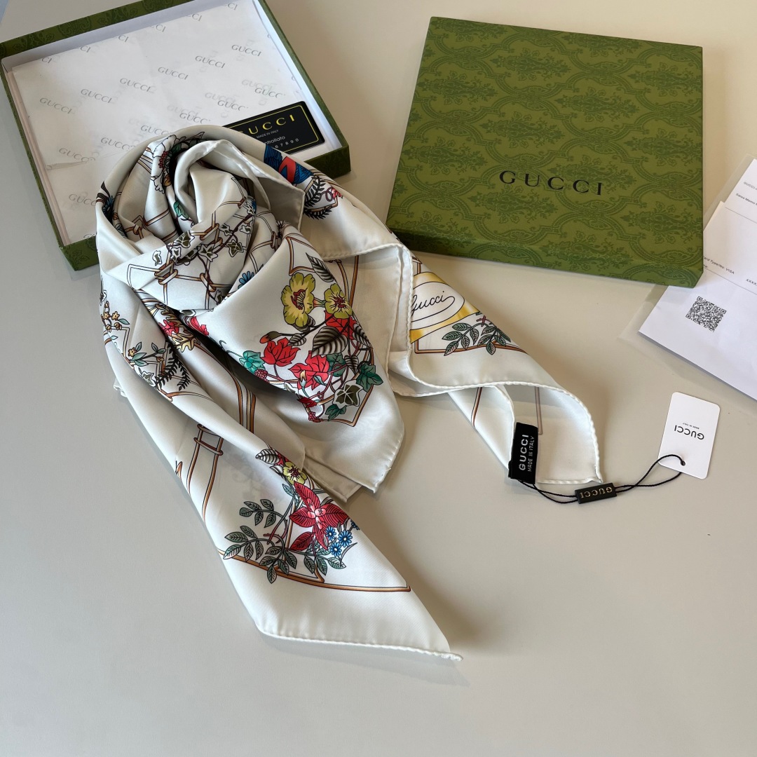 Gucci Printed Silk Twill Carré - DopestKickz