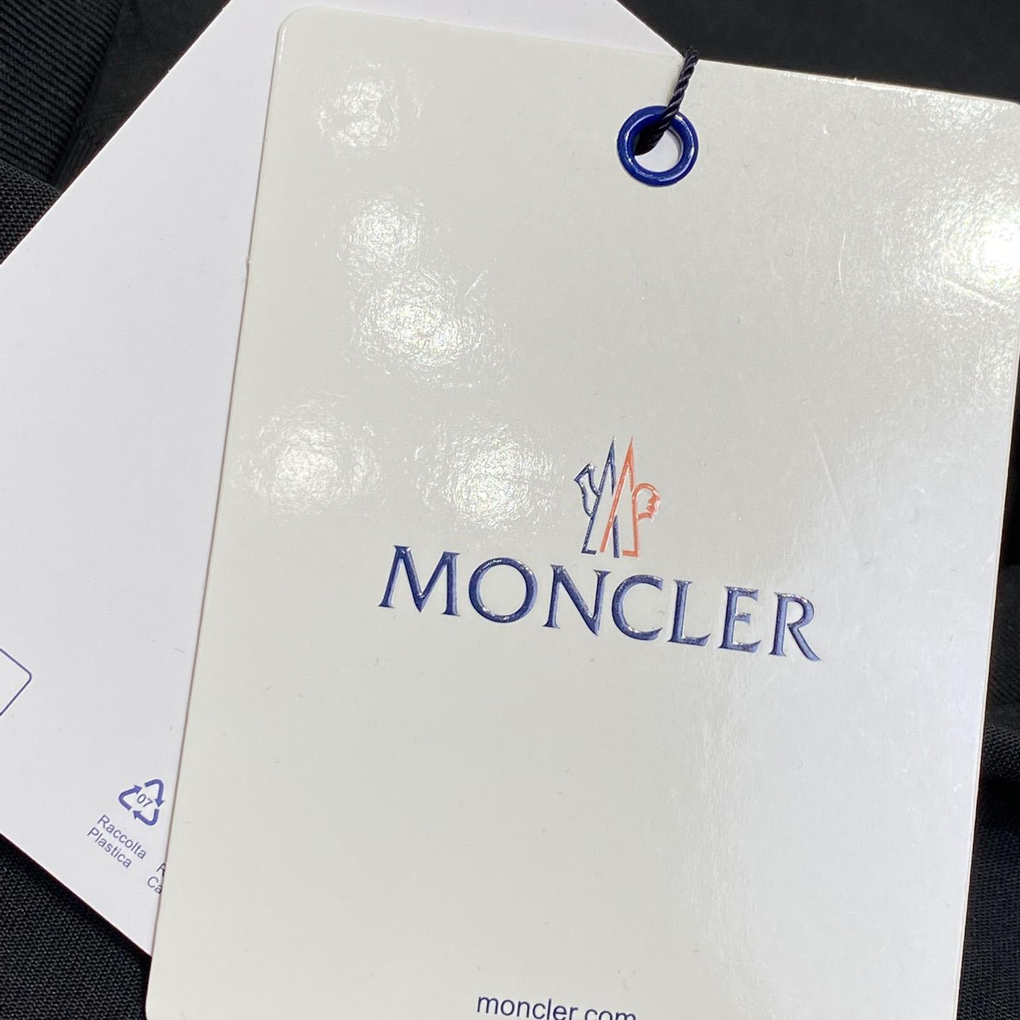 Moncler Varsity logo t-shirt - DopestKickz