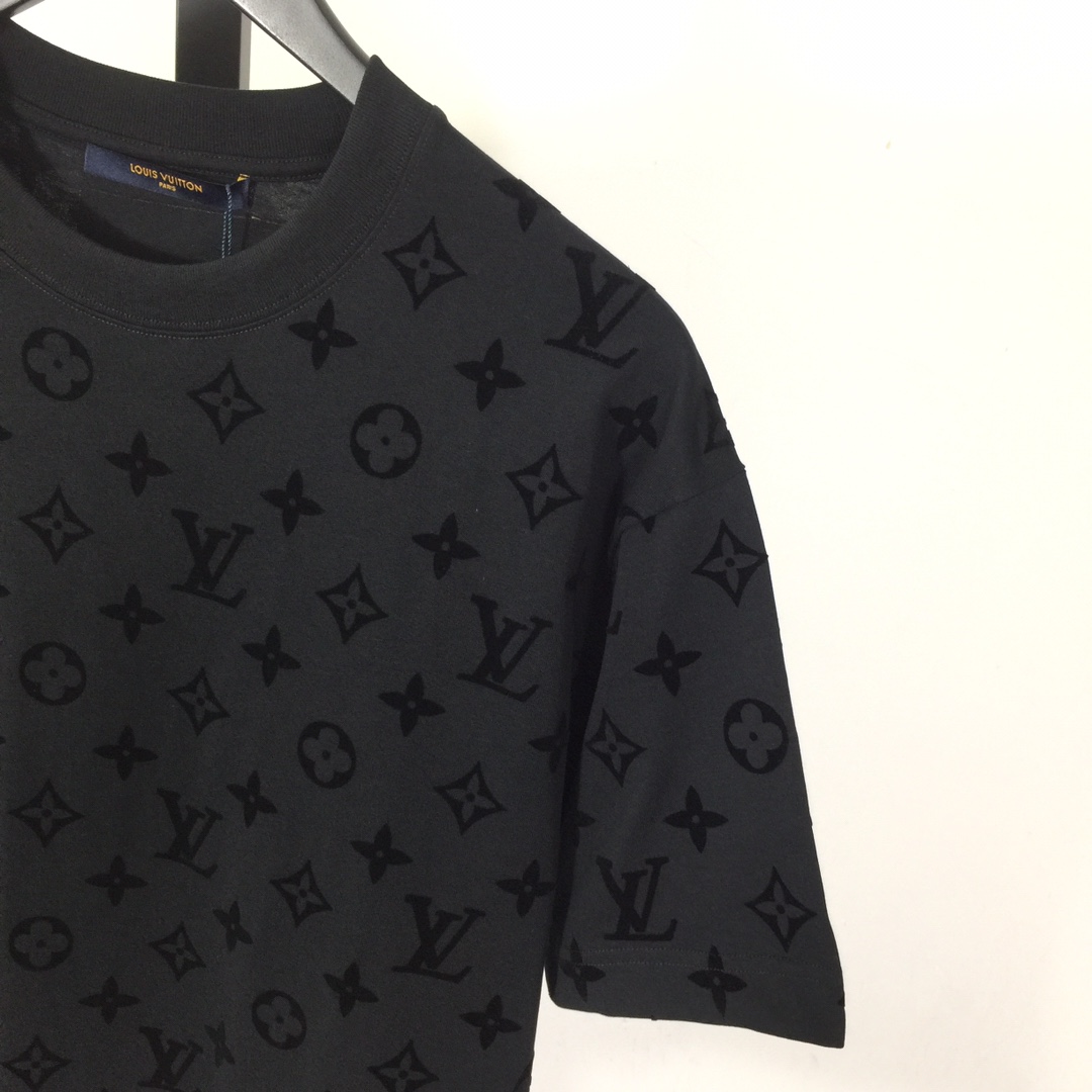 Louis Vuitton Monogram T-shirt - DopestKickz