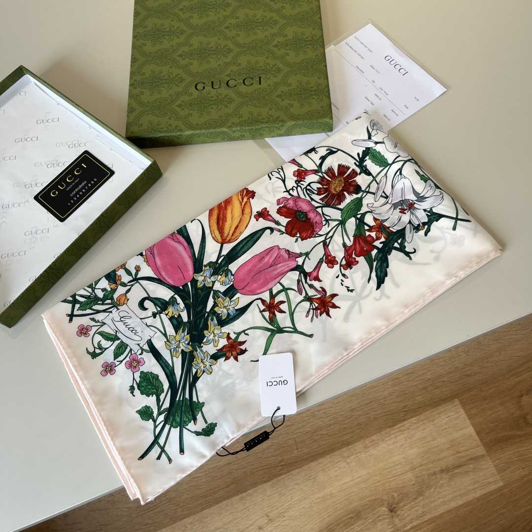 Gucci Printed Silk Twill Carré - DopestKickz
