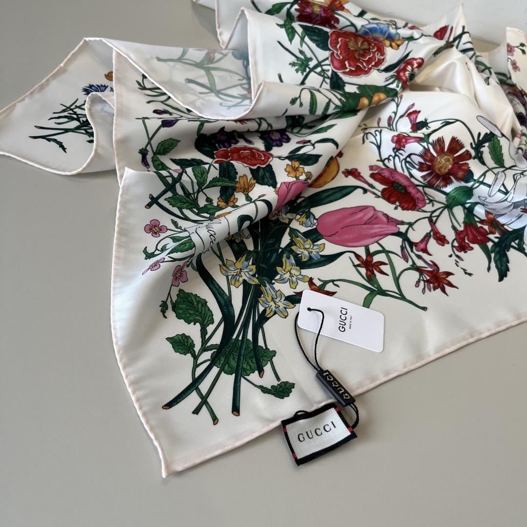 Gucci Printed Silk Twill Carré - DopestKickz