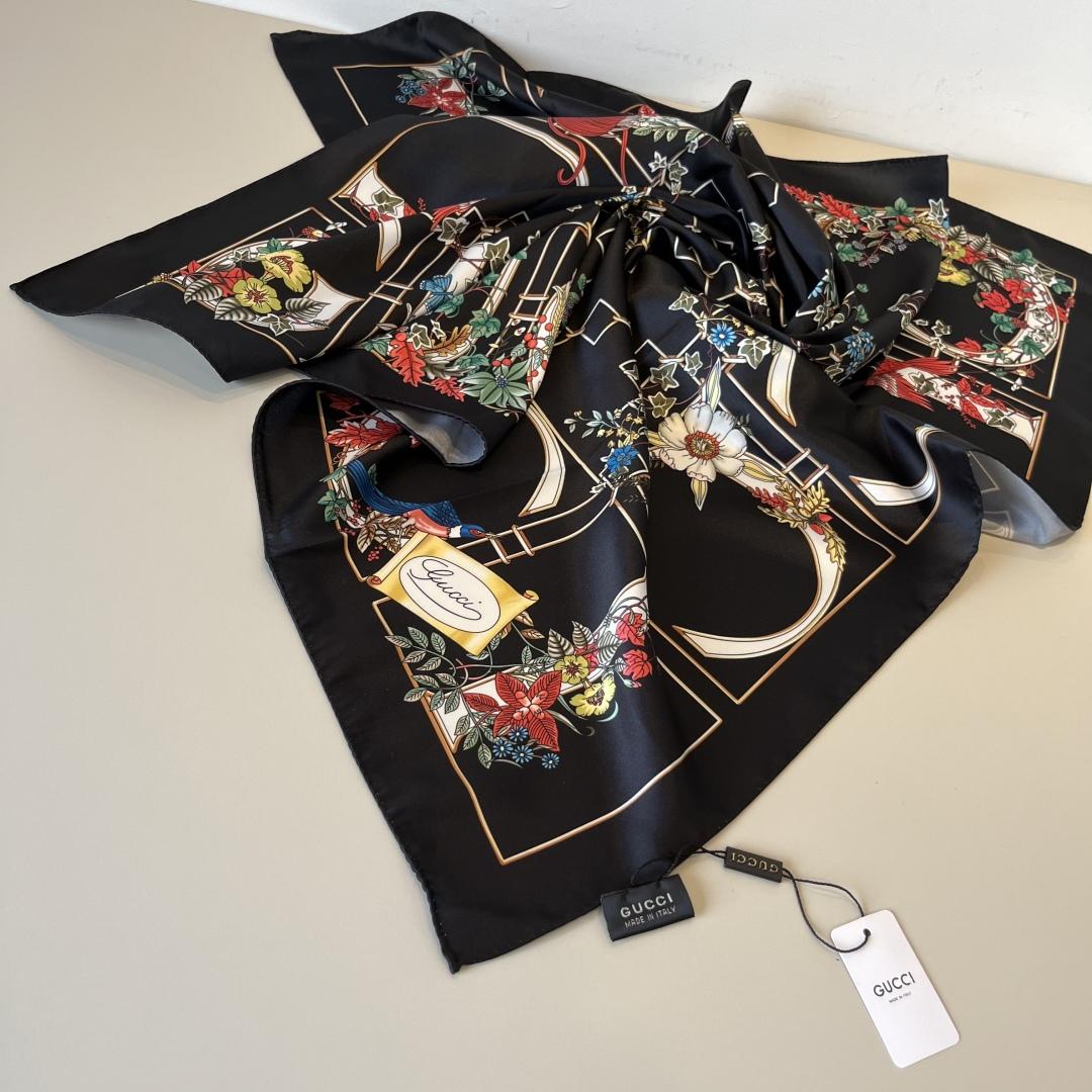 Gucci Printed Silk Twill Carré - DopestKickz