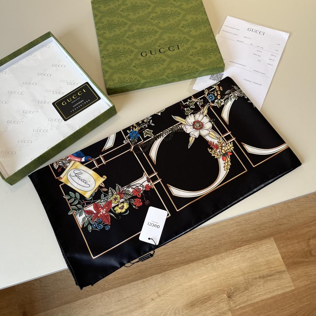 Gucci Printed Silk Twill Carré - DopestKickz
