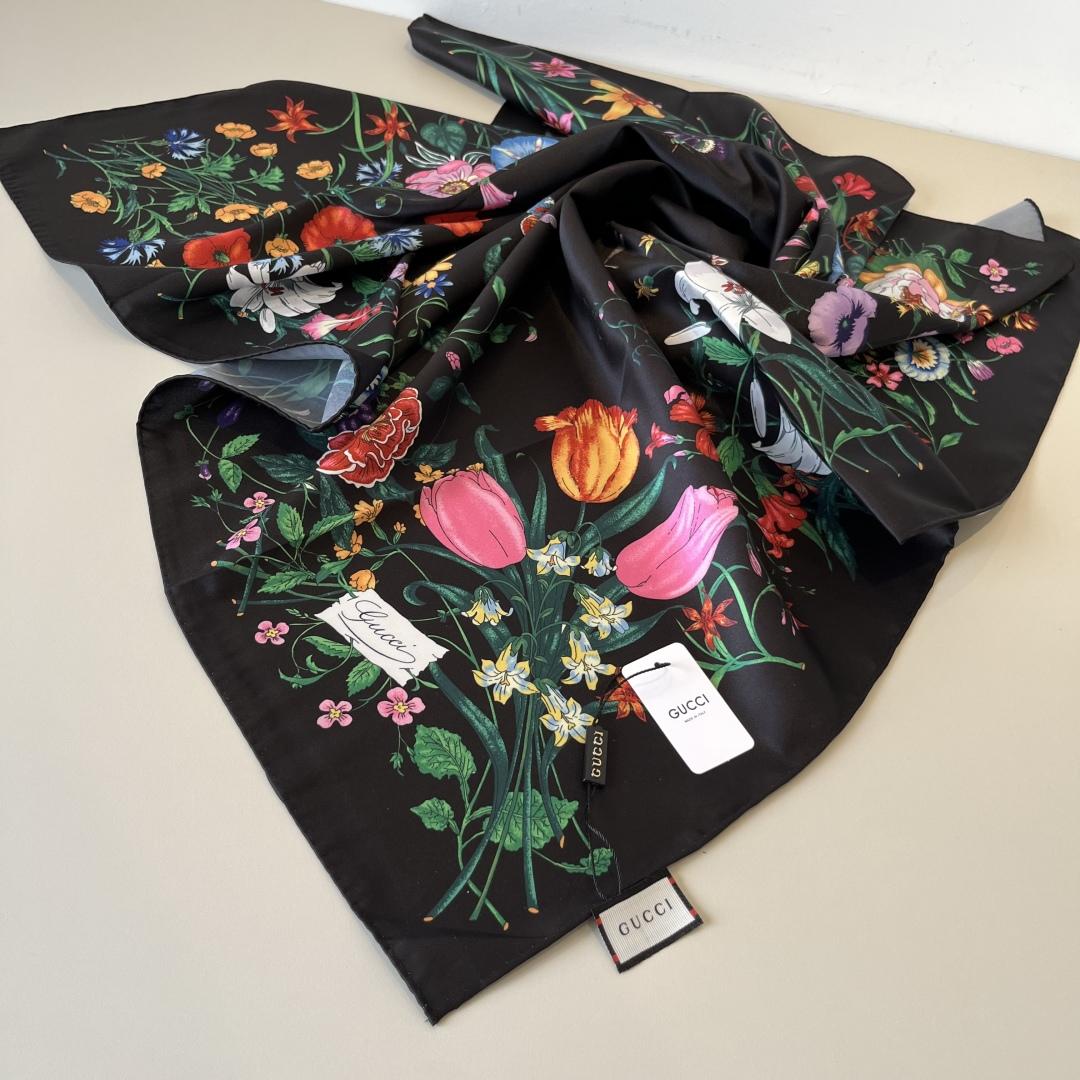 Gucci Printed Silk Twill Carré - DopestKickz