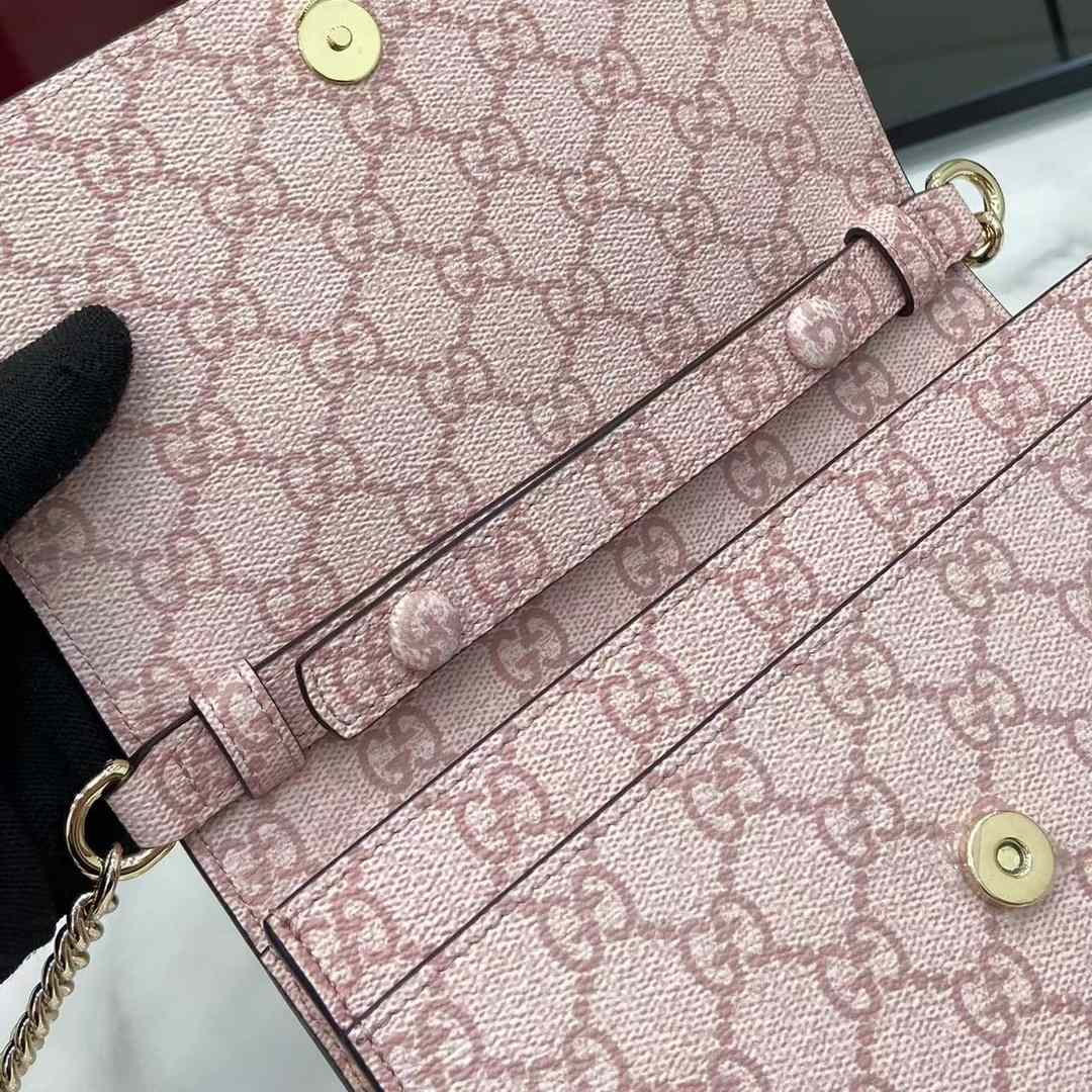 Gucci GG Emblem Wallet On Chain - DopestKickz