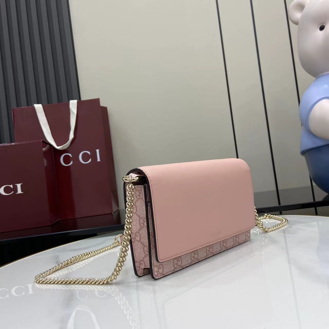 Gucci GG Emblem Wallet On Chain - DopestKickz