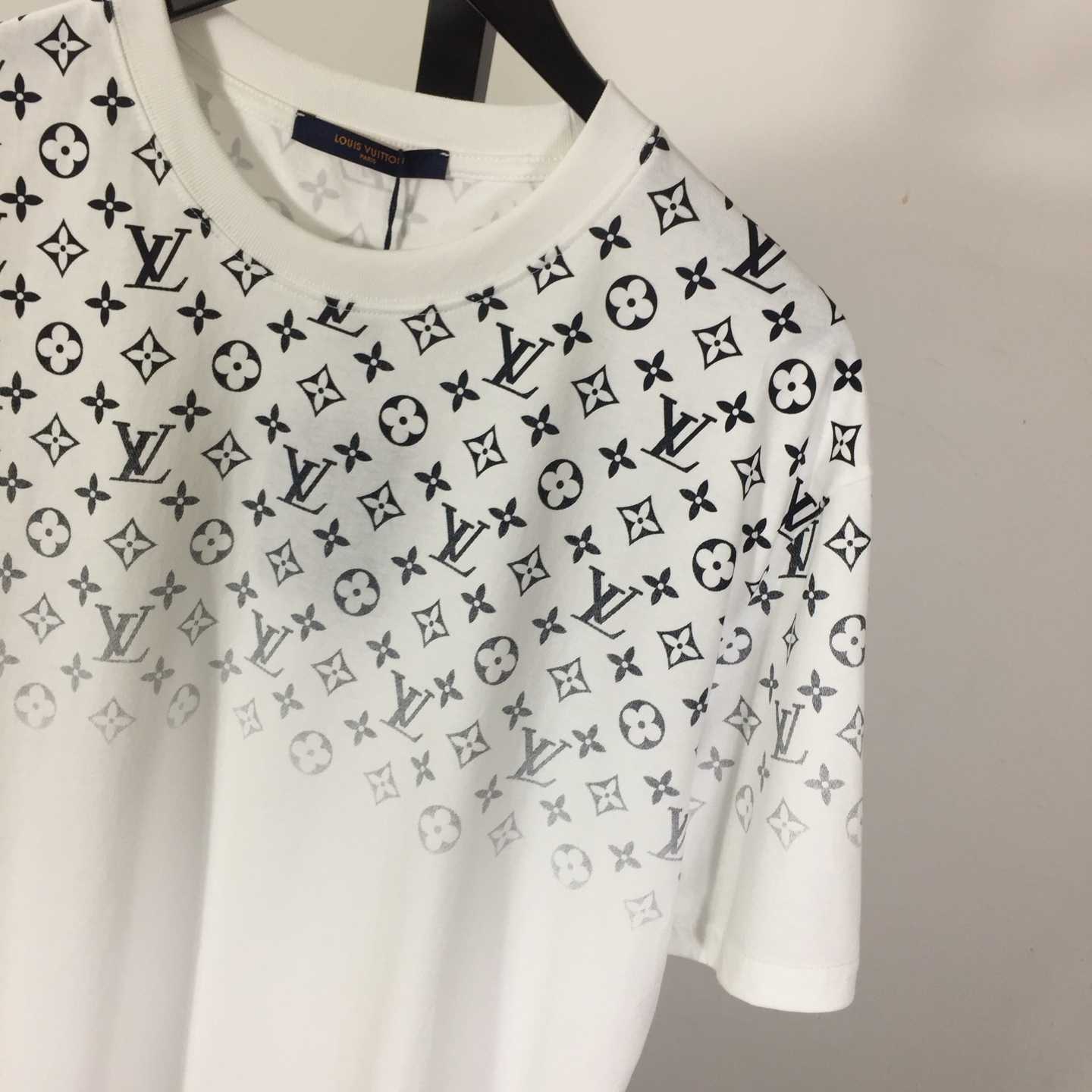 Louis Vuitton Gradient Cotton T-Shirt    1AHUG3 - DopestKickz