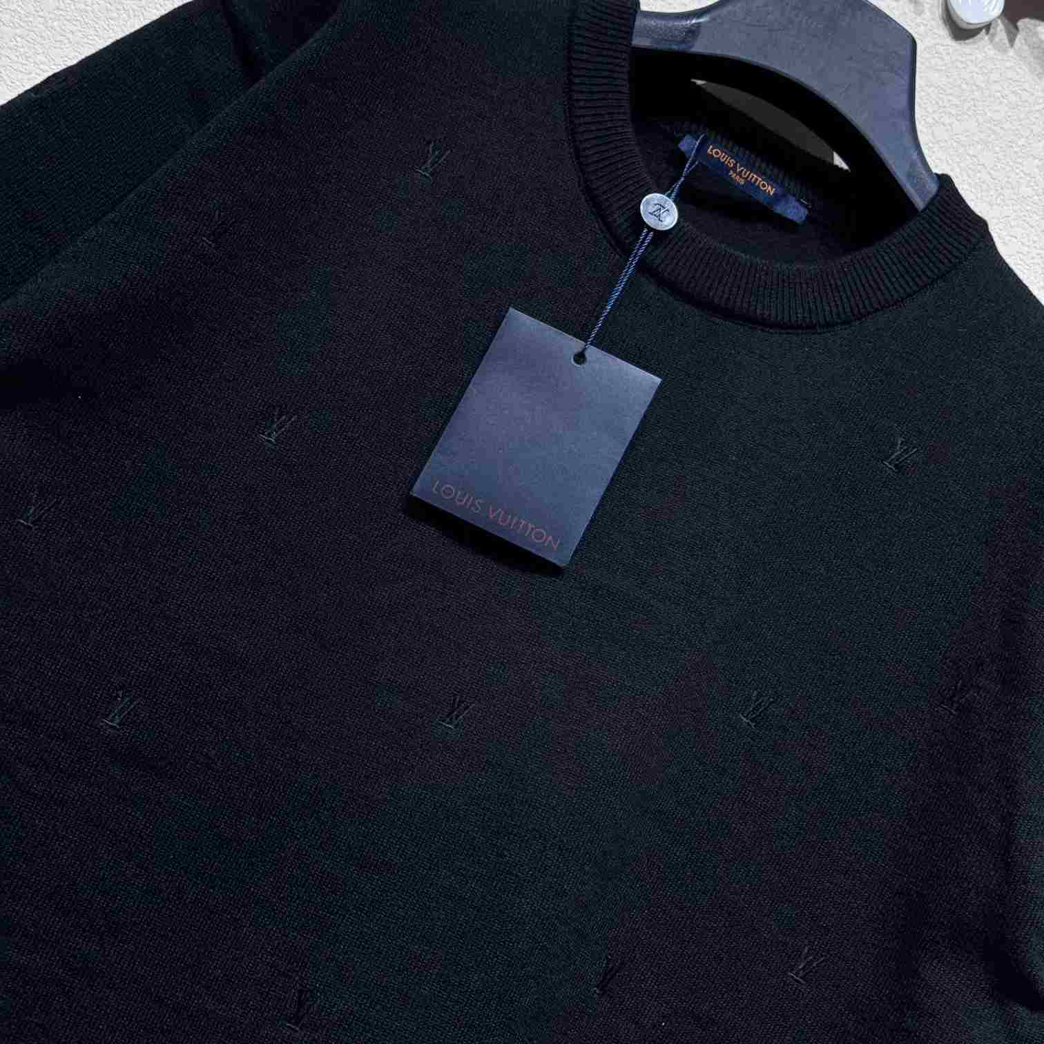 Louis Vuitton LV Blason Embroidered Short-Sleeved Crewneck   1AHVPR - DopestKickz