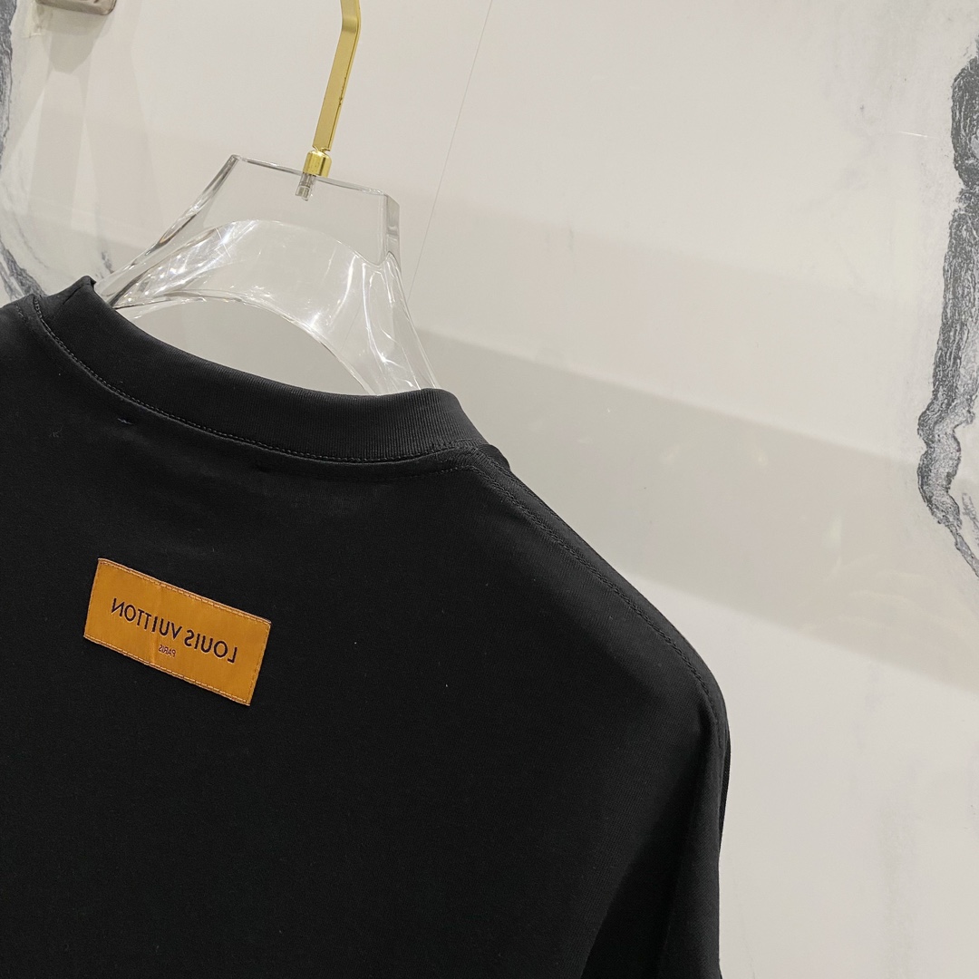 Louis Vuitton Embellished Short-Sleeved Cotton Crewneck   1AFRJG - DopestKickz
