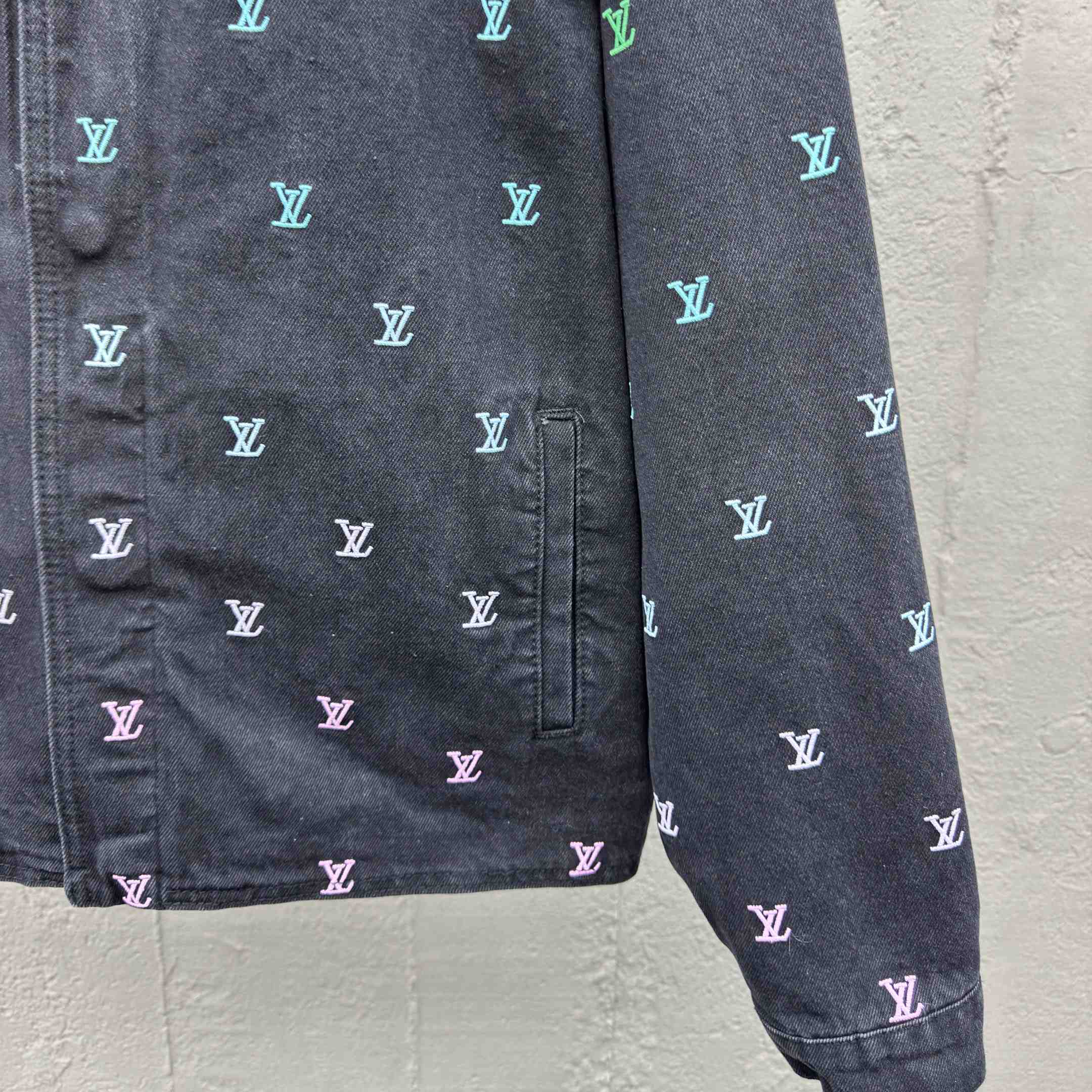 Louis Vuitton LV Blason Gradient Embroidered Denim Coach Jacket   1AGTEB - DopestKickz