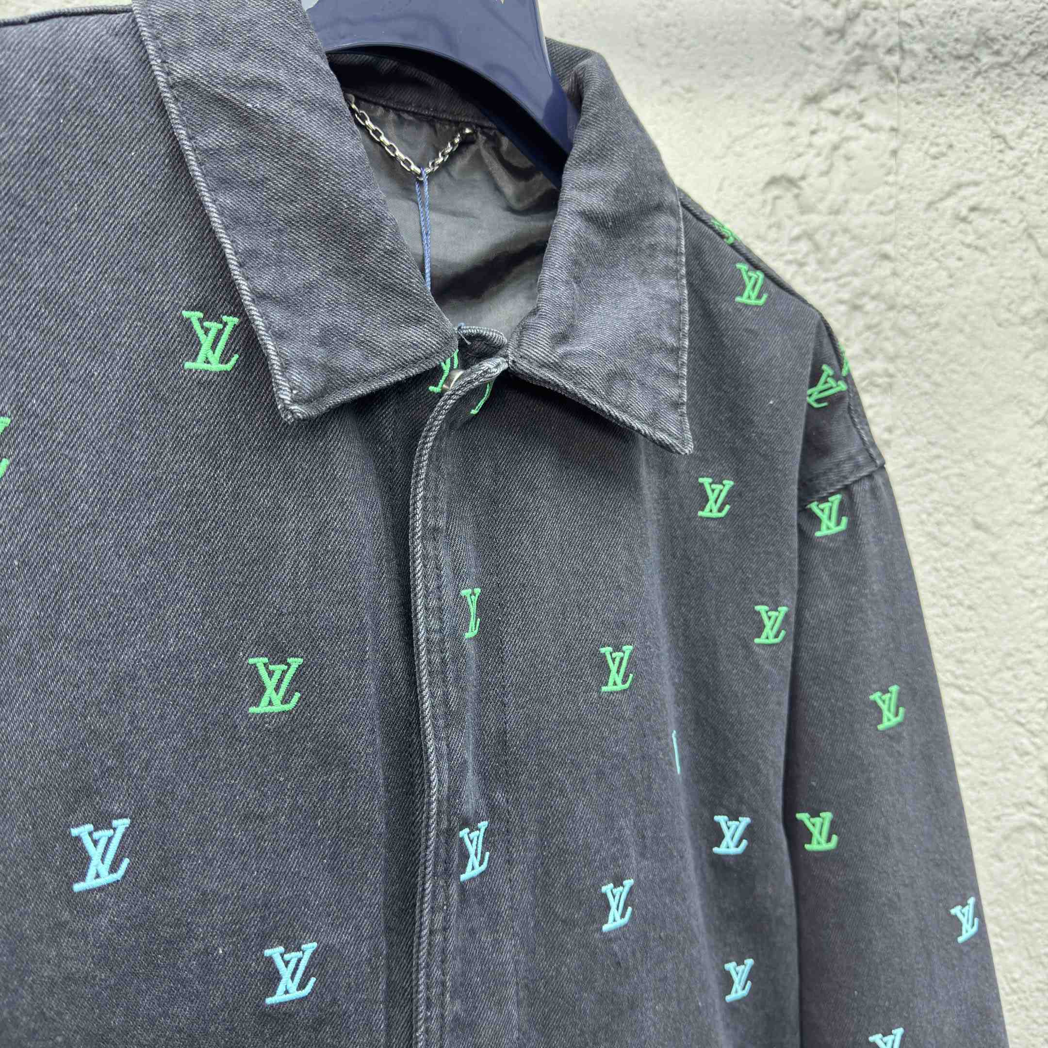 Louis Vuitton LV Blason Gradient Embroidered Denim Coach Jacket   1AGTEB - DopestKickz