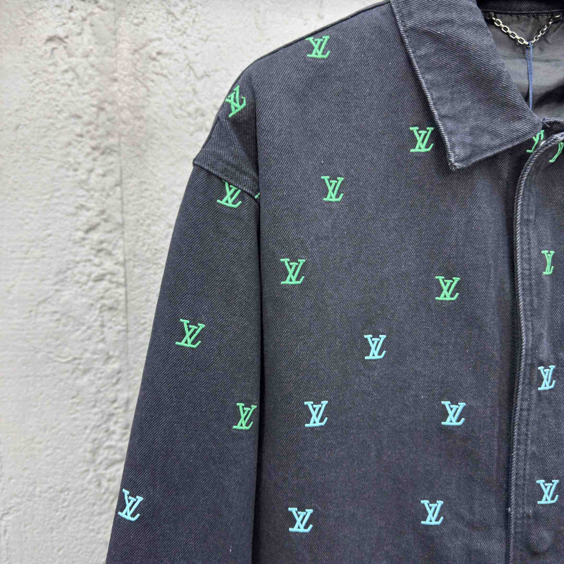 Louis Vuitton LV Blason Gradient Embroidered Denim Coach Jacket   1AGTEB - DopestKickz