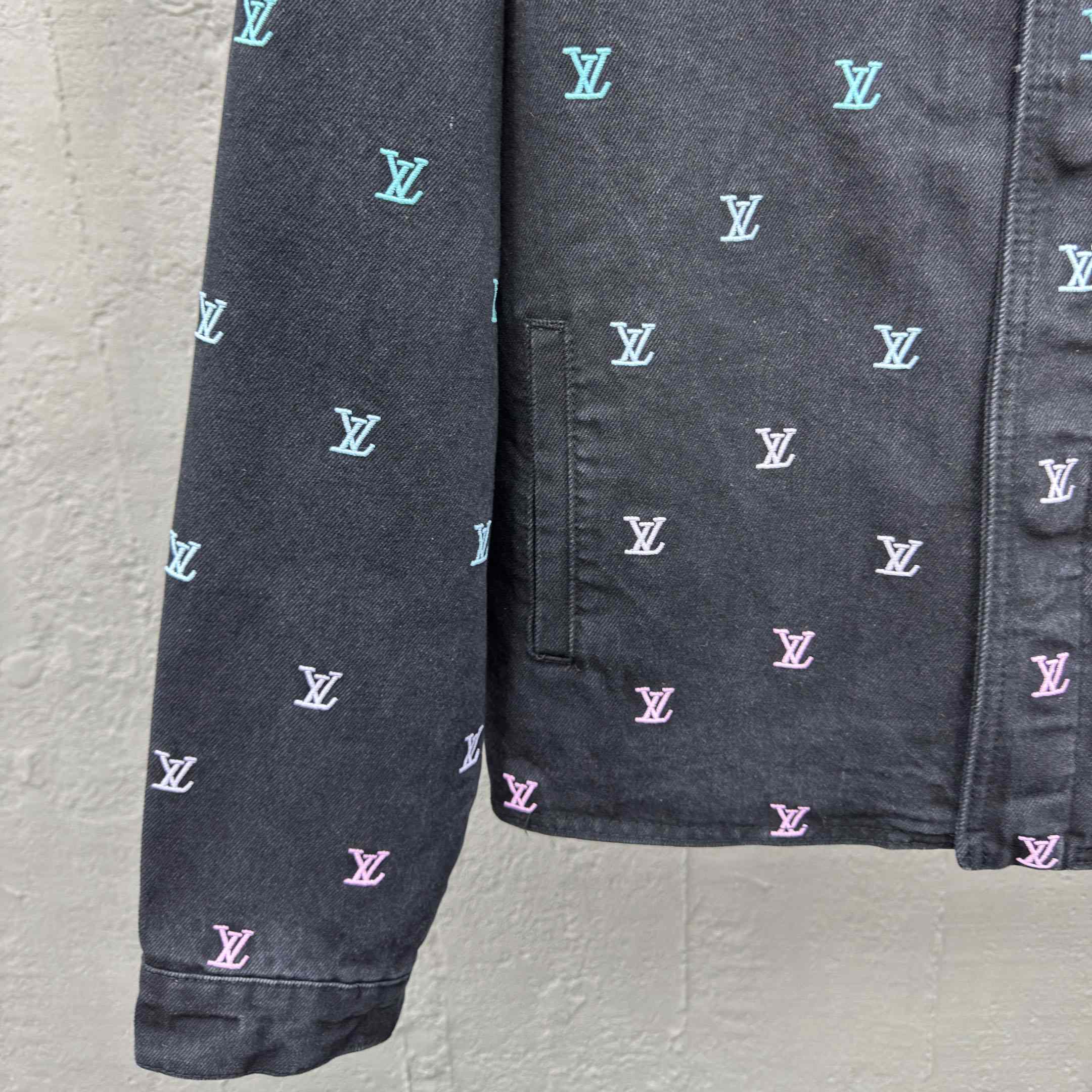 Louis Vuitton LV Blason Gradient Embroidered Denim Coach Jacket   1AGTEB - DopestKickz
