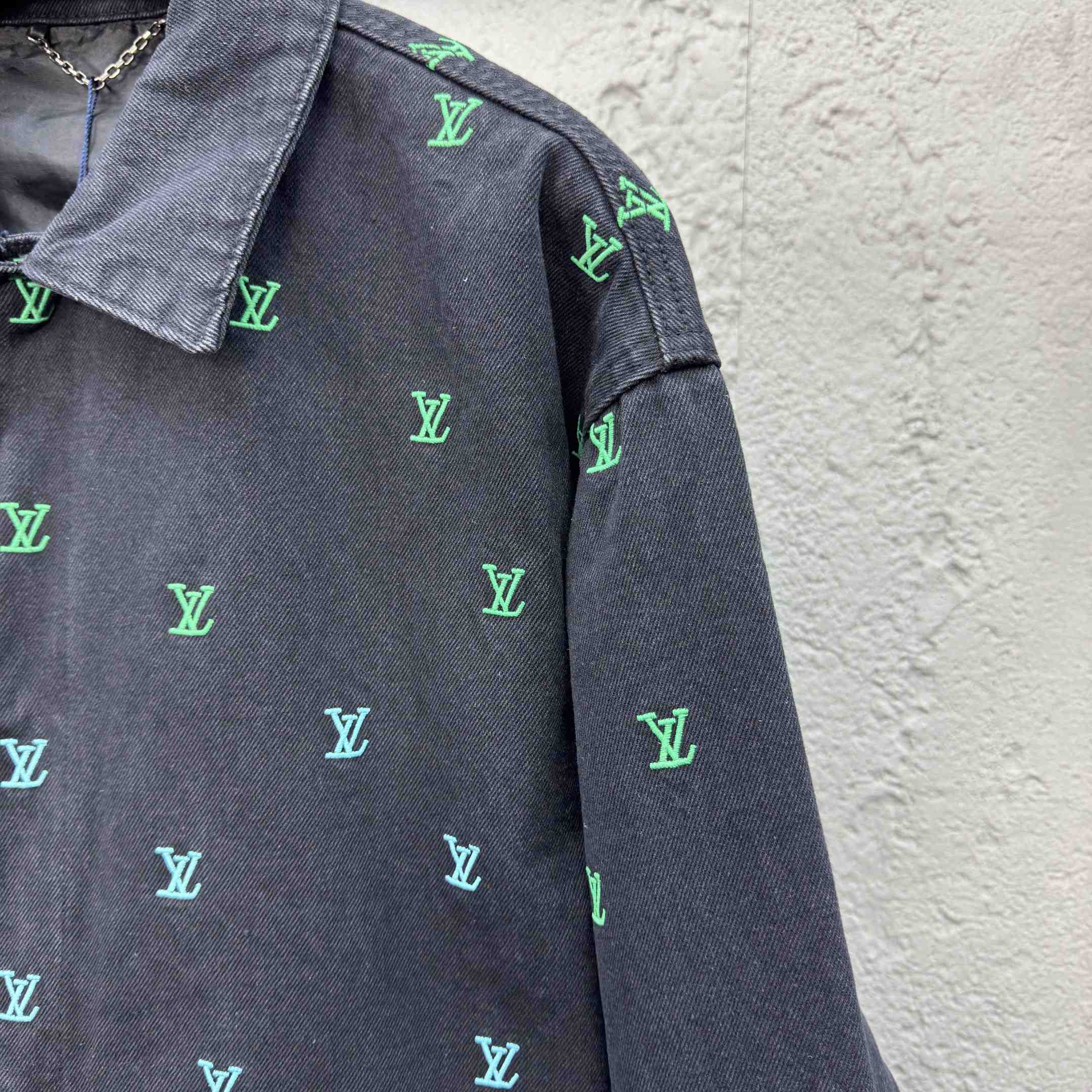 Louis Vuitton LV Blason Gradient Embroidered Denim Coach Jacket   1AGTEB - DopestKickz