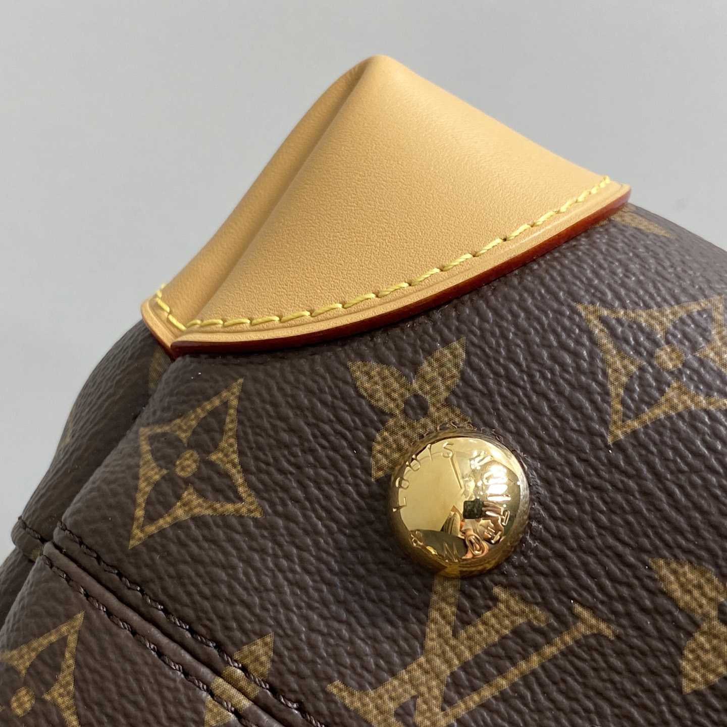 Louis Vuitton Hide Away MM   M14473 - DopestKickz