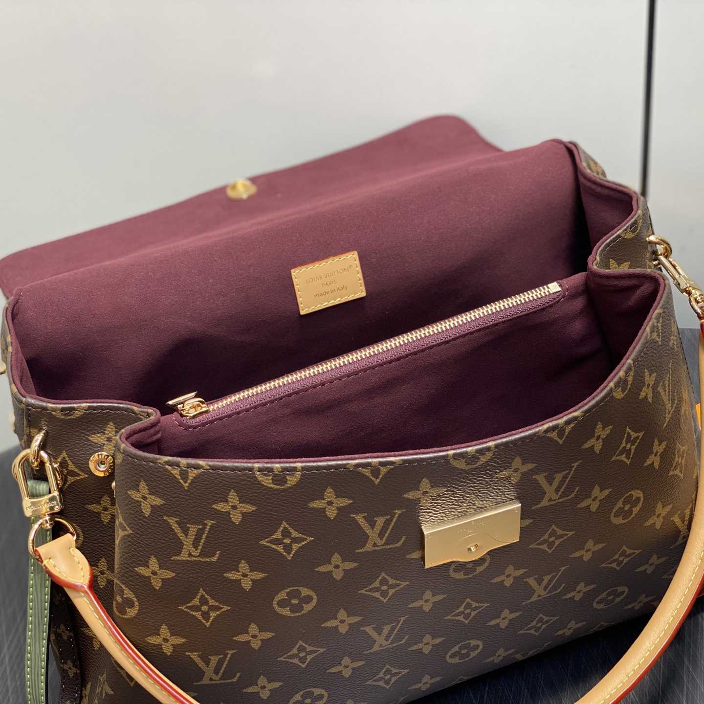 Louis Vuitton Hide Away MM   M14473 - DopestKickz