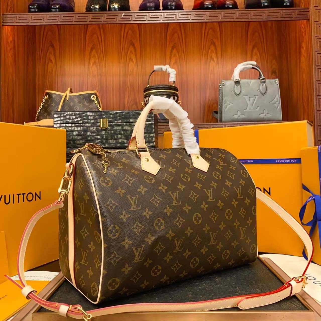 Louis Vuitton Speedy Bandoulière 35   - DopestKickz