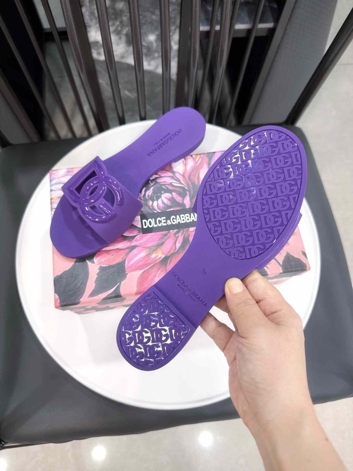 Dolce & Gabbana DG-logo Sandals - DopestKickz