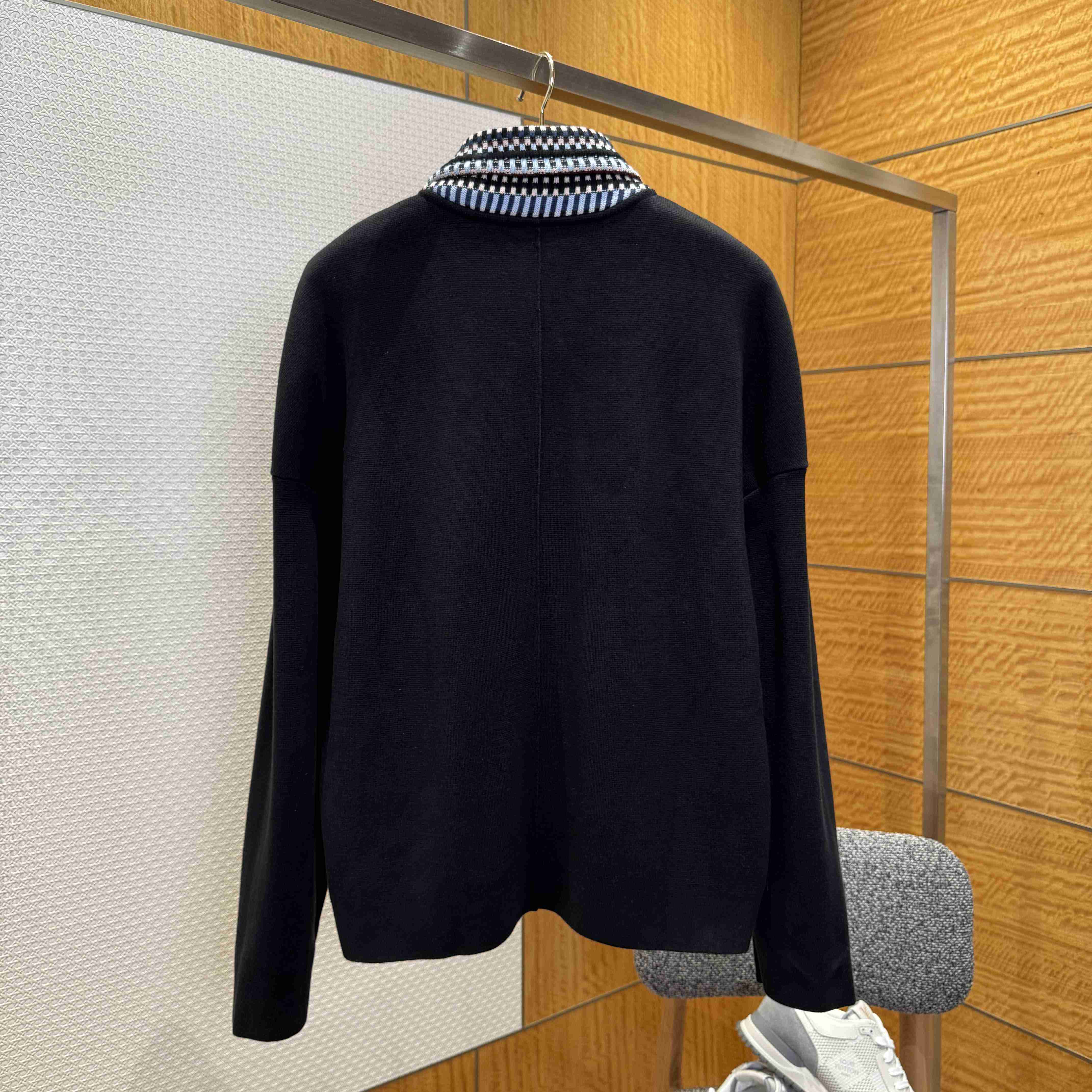Louis Vuitton Knit Bomber   1AHVN4 - DopestKickz
